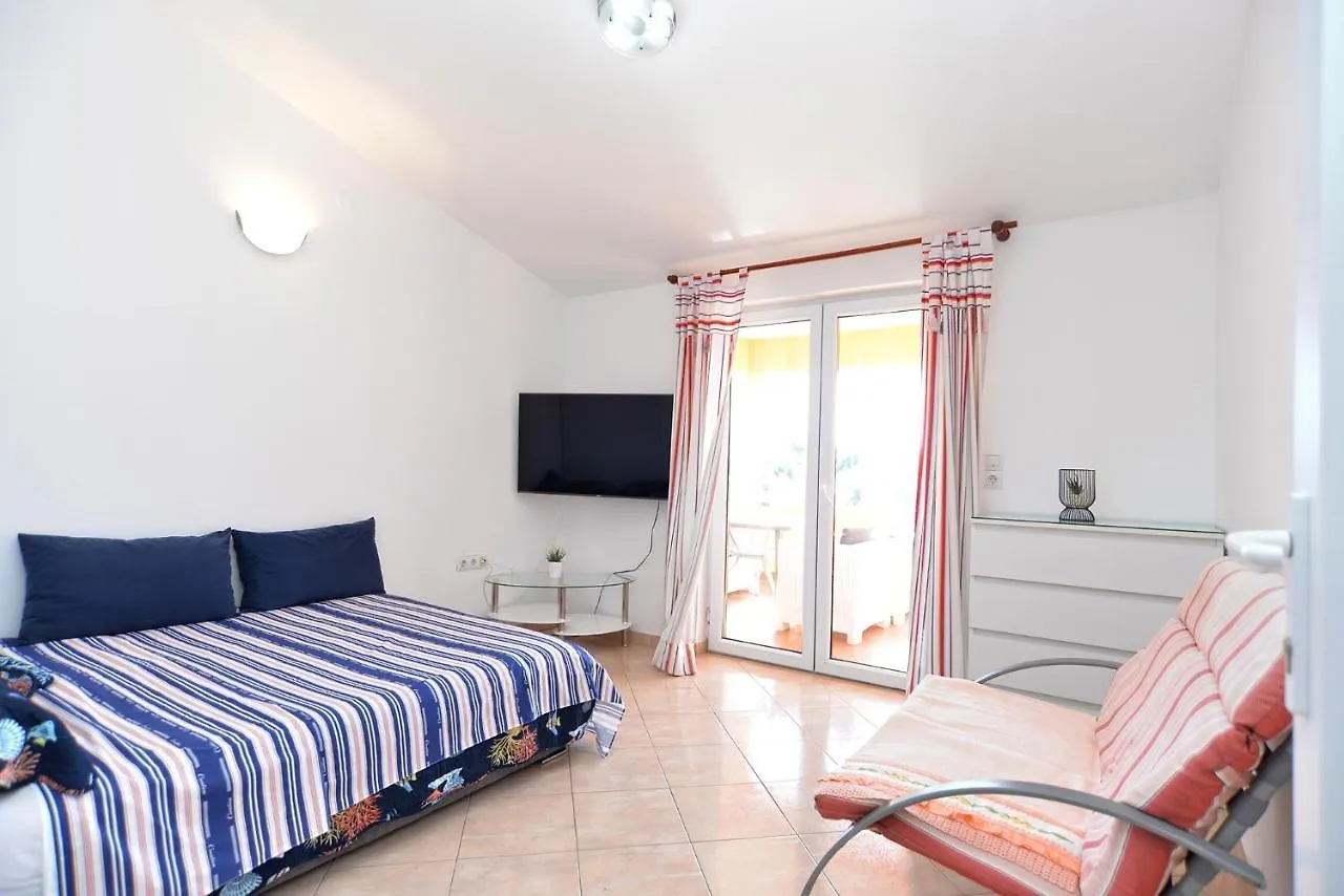 Apartments With A Parking Space Pula - 21036