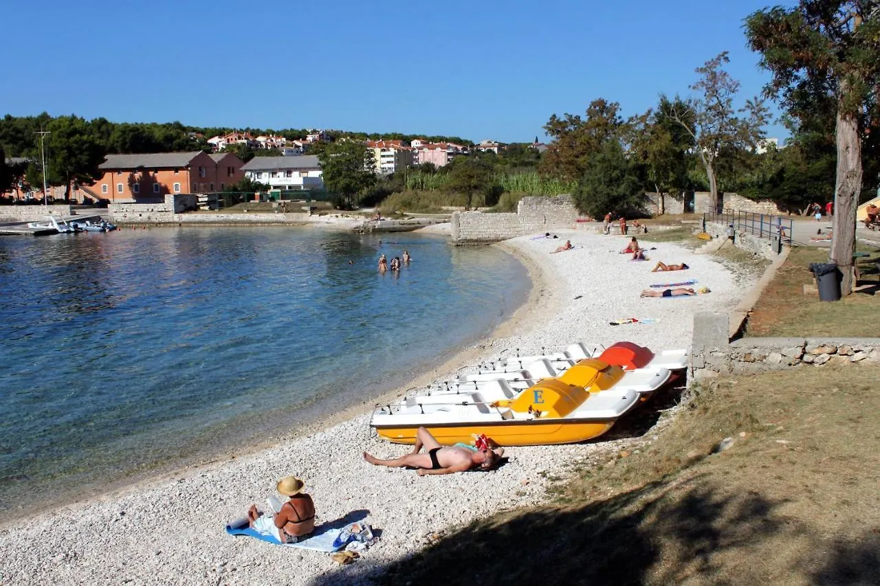 Apartments With A Parking Space Pula - 21036 Croatia