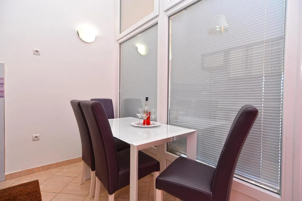Apartments With A Parking Space Pula - 21036 Croatia