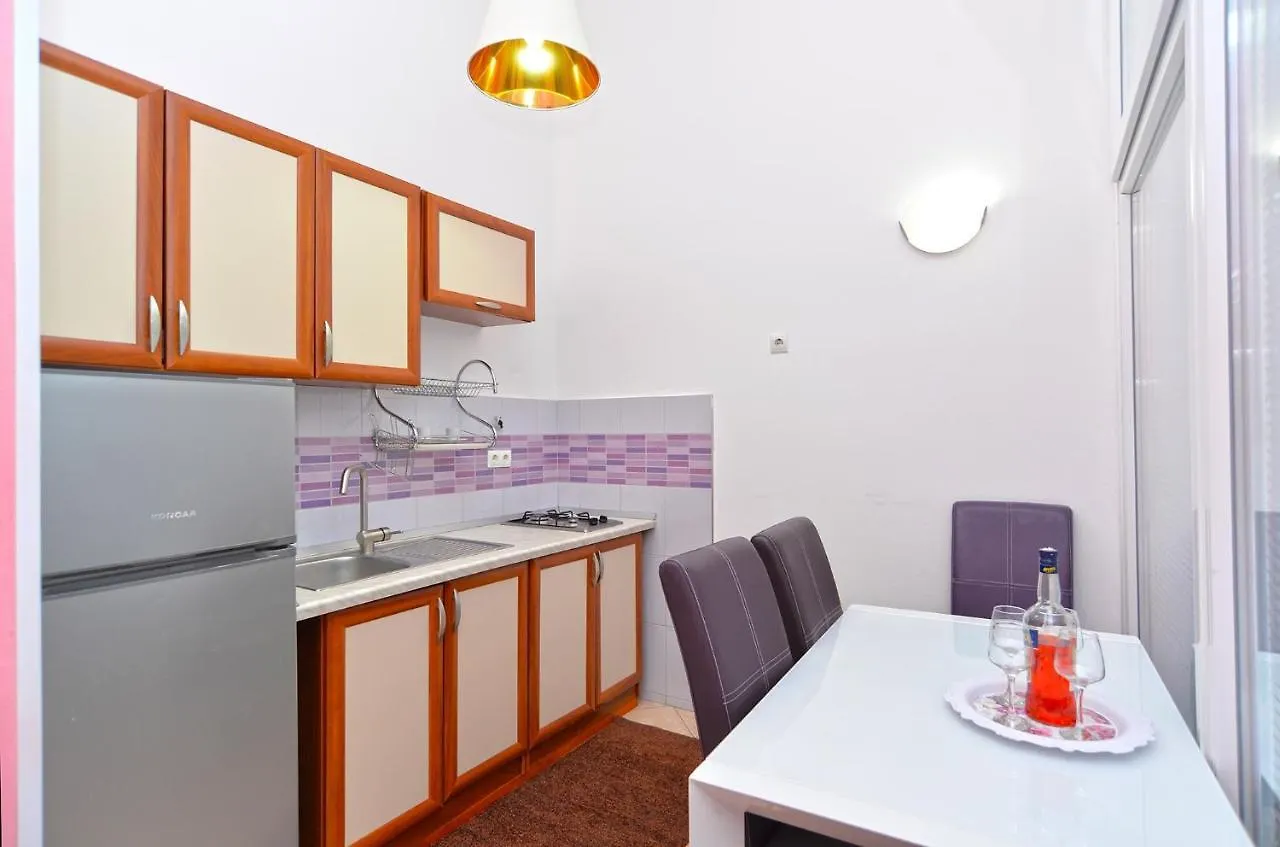Apartments With A Parking Space Pula - 21036