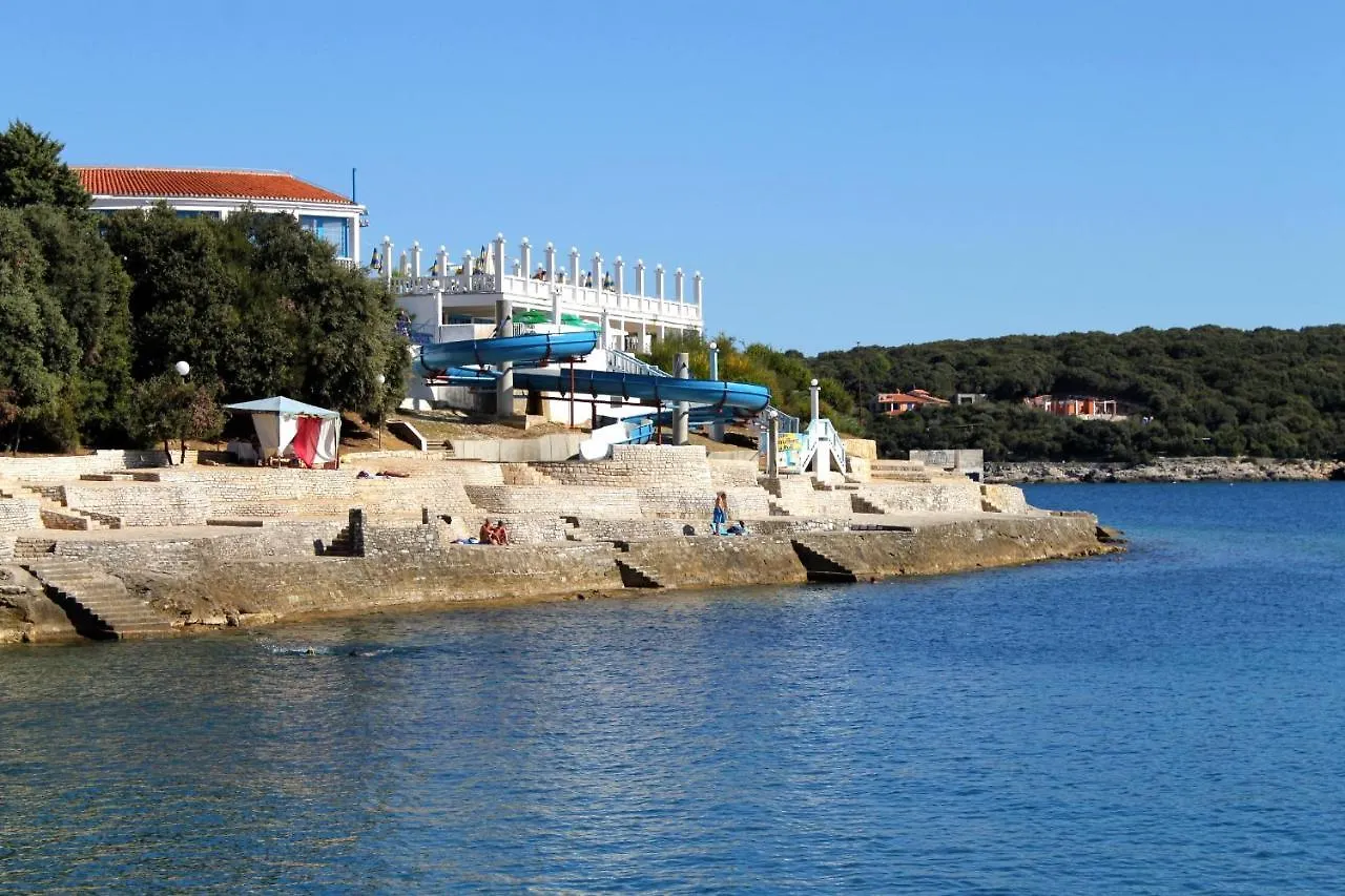Apartments With A Parking Space Pula - 21036